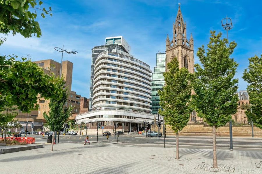 4* Central Liverpool Stay Overlooking The River