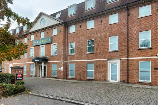 2 Night Stay in London Close  to The Airport