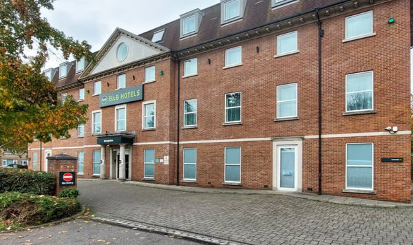 2 Night Stay in London Close  to The Airport