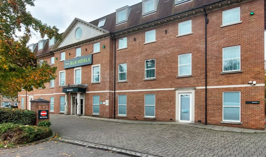 2 Night Stay in London Close  to The Airport